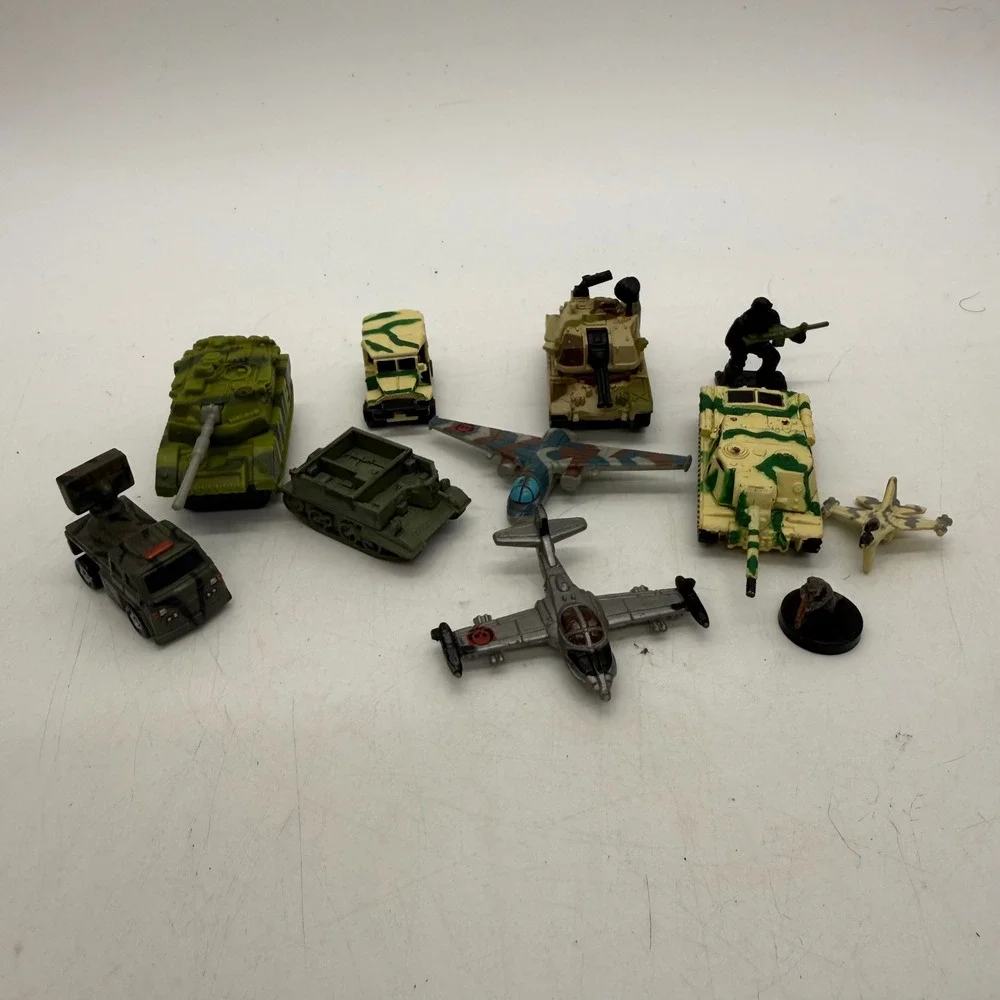 Unbranded Military Vehicle & Figure Lot Small Multicolor Camouflage Army Toys